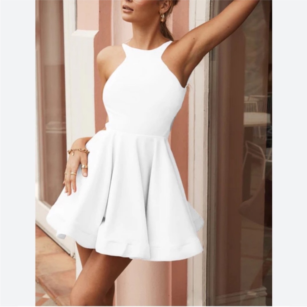 Elegant White Sleeveless Dress